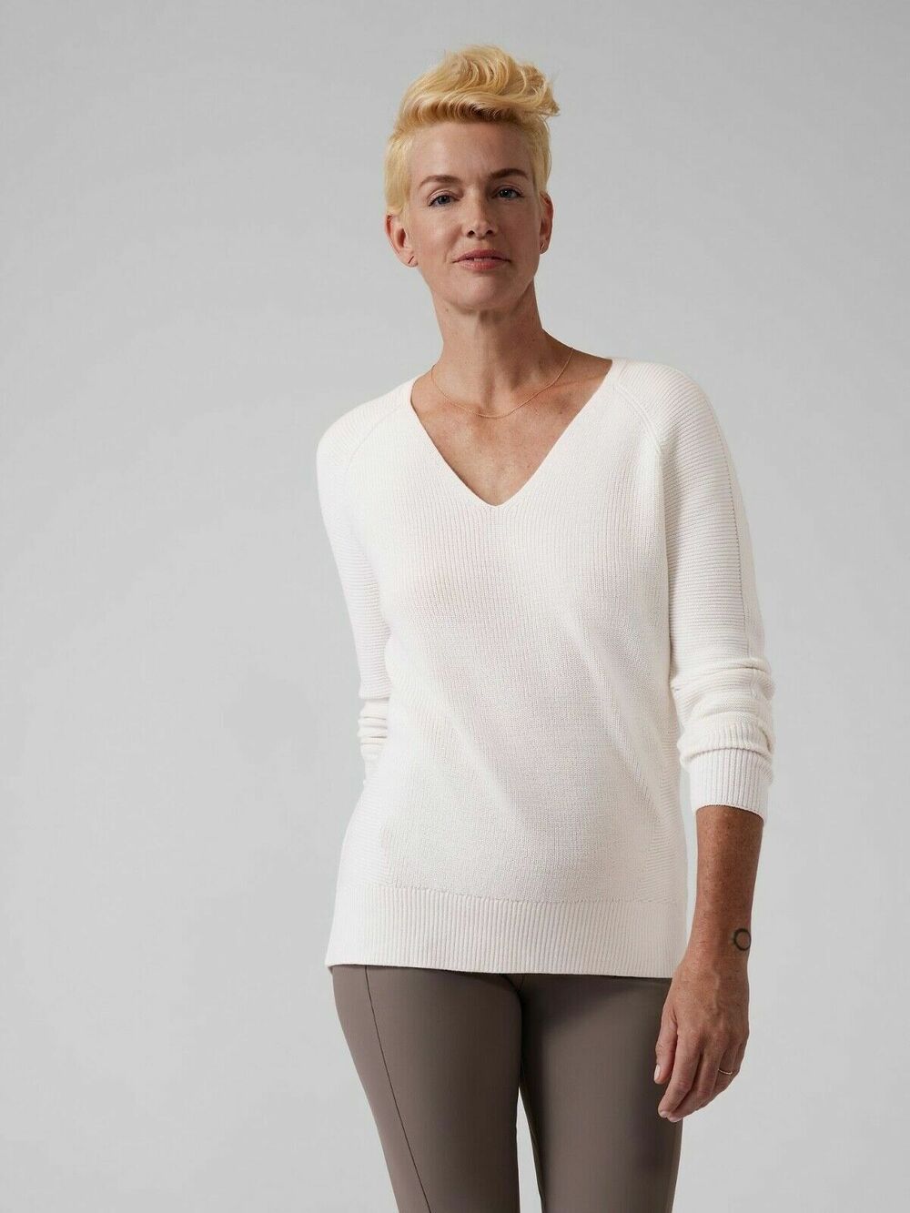 Athleta Merino V-Neck Sweater, Dove White SIZE M #159164 w0108